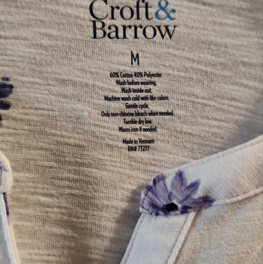 Croft and Barrow roll tab v-neck medium shirt - Picture 3 of 5